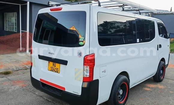 Buy Used Isuzu Amigo White Car in Dedza in Dedza Buy Used Isuzu Amigo White Car in Dedza in Dedza