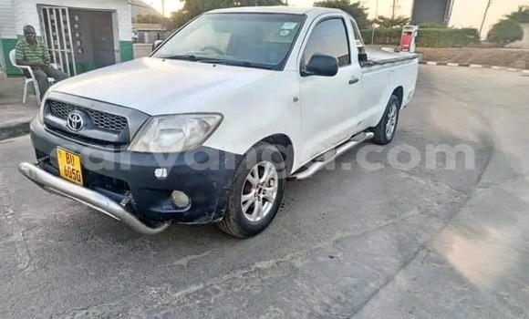 Buy Used Toyota Hilux White Car in Lilongwe in Malawi Buy Used Toyota Hilux White Car in Lilongwe in Malawi