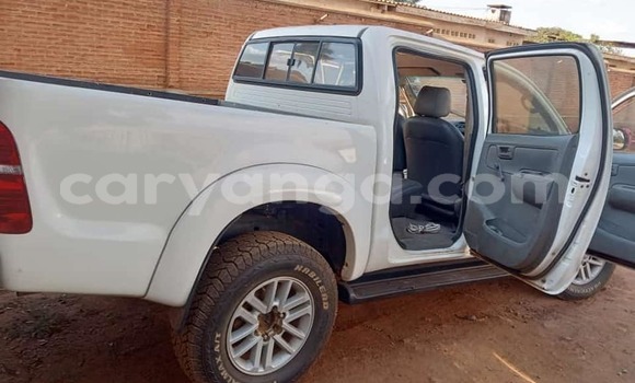 Buy Used Toyota Hilux White Car in Chitipa in Chitipa Buy Used Toyota Hilux White Car in Chitipa in Chitipa