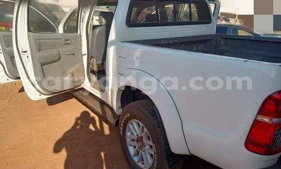 Buy Used Toyota Hilux White Car in Chitipa in Chitipa Buy Used Toyota Hilux White Car in Chitipa in Chitipa