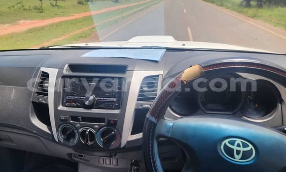 Buy Used Toyota Hilux White Car in Chitipa in Chitipa Buy Used Toyota Hilux White Car in Chitipa in Chitipa
