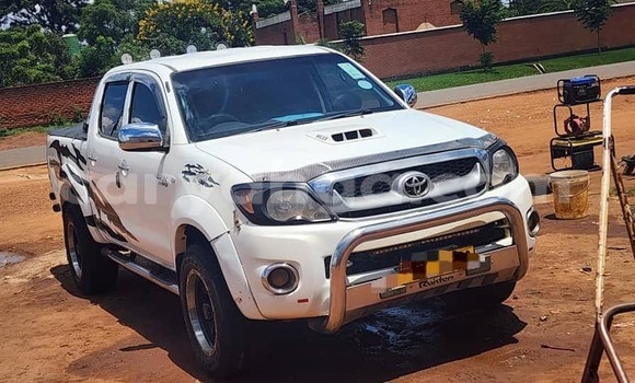 Nunua Ilio tumika Toyota Hilux White Gari ndani ya Chikwawa nchini Chikwawa Nunua Ilio tumika Toyota Hilux White Gari ndani ya Chikwawa nchini Chikwawa