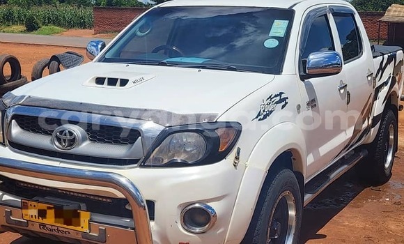 Nunua Ilio tumika Toyota Hilux White Gari ndani ya Chikwawa nchini Chikwawa Nunua Ilio tumika Toyota Hilux White Gari ndani ya Chikwawa nchini Chikwawa