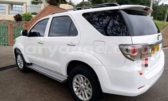 Nunua Ilio tumika Toyota Fortuner White Gari ndani ya Import - Dubai nchini Malawi Nunua Ilio tumika Toyota Fortuner White Gari ndani ya Import - Dubai nchini Malawi