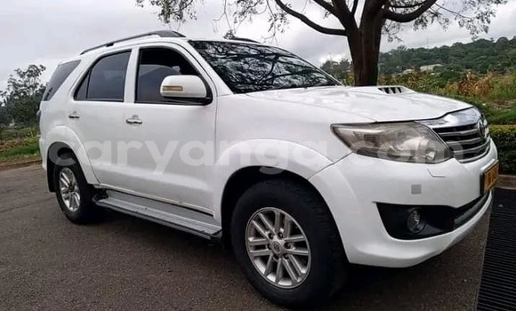 Nunua Ilio tumika Toyota Fortuner White Gari ndani ya Import - Dubai nchini Malawi Nunua Ilio tumika Toyota Fortuner White Gari ndani ya Import - Dubai nchini Malawi