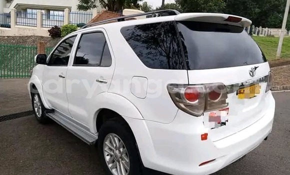 Nunua Ilio tumika Toyota Fortuner White Gari ndani ya Import - Dubai nchini Malawi Nunua Ilio tumika Toyota Fortuner White Gari ndani ya Import - Dubai nchini Malawi