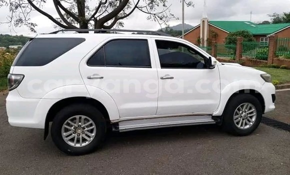 Nunua Ilio tumika Toyota Fortuner White Gari ndani ya Import - Dubai nchini Malawi Nunua Ilio tumika Toyota Fortuner White Gari ndani ya Import - Dubai nchini Malawi