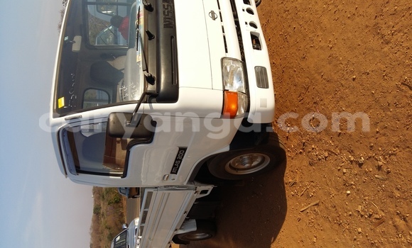 Nunua Mpya Mercedes‒Benz Truck Black Lori ndani ya Lilongwe nchini Malawi Nunua Mpya Mercedes‒Benz Truck Black Lori ndani ya Lilongwe nchini Malawi
