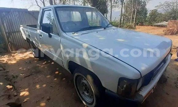 Buy Used Toyota Hilux White Car in Chikwawa in Chikwawa Buy Used Toyota Hilux White Car in Chikwawa in Chikwawa