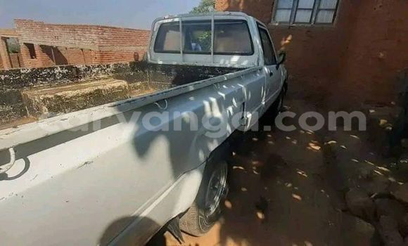 Buy Used Toyota Hilux White Car in Chikwawa in Chikwawa Buy Used Toyota Hilux White Car in Chikwawa in Chikwawa