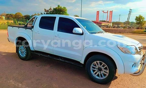 Buy Used Toyota Hilux White Car in Chilumba in Karonga Buy Used Toyota Hilux White Car in Chilumba in Karonga