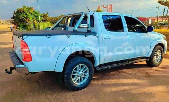 Buy Used Toyota Hilux White Car in Chilumba in Karonga Buy Used Toyota Hilux White Car in Chilumba in Karonga
