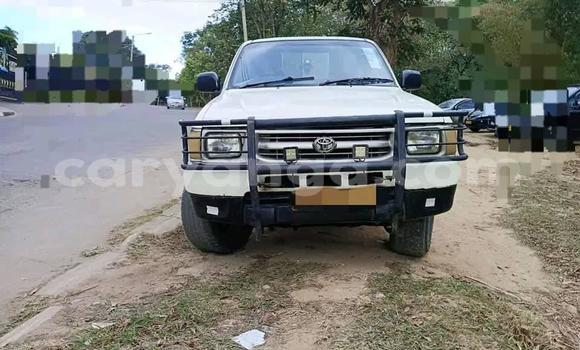 Buy Used Toyota Hilux White Car in Chikwawa in Chikwawa Buy Used Toyota Hilux White Car in Chikwawa in Chikwawa