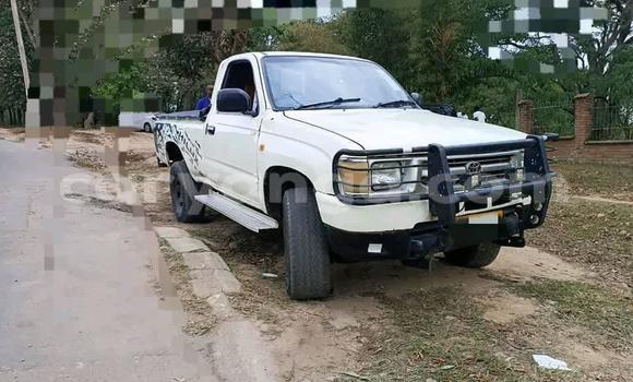 Buy Used Toyota Hilux White Car in Chikwawa in Chikwawa Buy Used Toyota Hilux White Car in Chikwawa in Chikwawa
