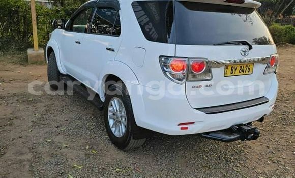 Buy Used Toyota Fortuner White Car in Chilumba in Karonga Buy Used Toyota Fortuner White Car in Chilumba in Karonga