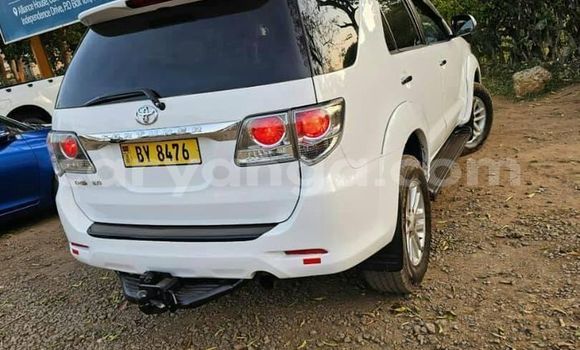 Buy Used Toyota Fortuner White Car in Chilumba in Karonga Buy Used Toyota Fortuner White Car in Chilumba in Karonga