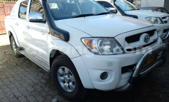 Buy Used Toyota Hilux White Car in Chitipa in Chitipa Buy Used Toyota Hilux White Car in Chitipa in Chitipa