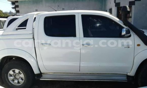 Buy Used Toyota Hilux White Car in Chitipa in Chitipa Buy Used Toyota Hilux White Car in Chitipa in Chitipa