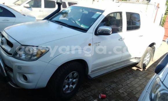 Buy Used Toyota Hilux White Car in Chitipa in Chitipa Buy Used Toyota Hilux White Car in Chitipa in Chitipa