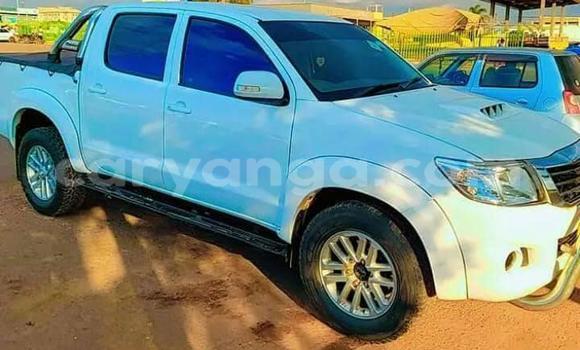 Nunua Ilio tumika Toyota Hilux White Gari ndani ya Dedza nchini Dedza Nunua Ilio tumika Toyota Hilux White Gari ndani ya Dedza nchini Dedza