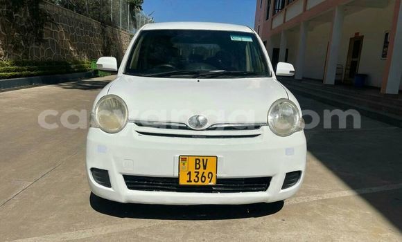 Buy Used Toyota Sienta White Car in Chipoka in Dedza Buy Used Toyota Sienta White Car in Chipoka in Dedza