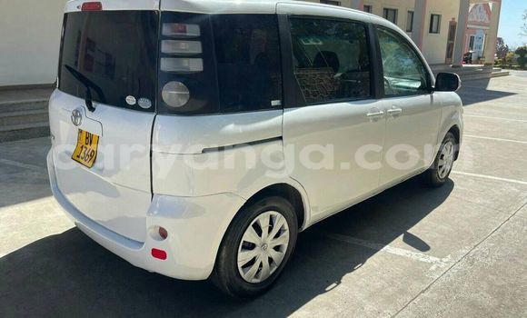 Buy Used Toyota Sienta White Car in Chipoka in Dedza Buy Used Toyota Sienta White Car in Chipoka in Dedza