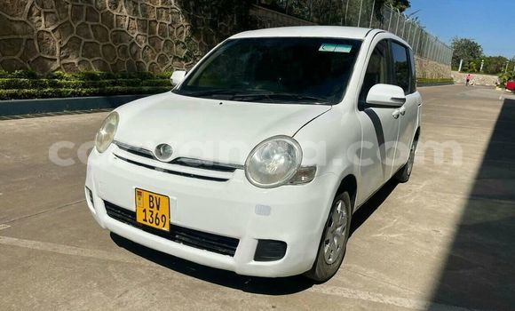 Buy Used Toyota Sienta White Car in Chipoka in Dedza Buy Used Toyota Sienta White Car in Chipoka in Dedza