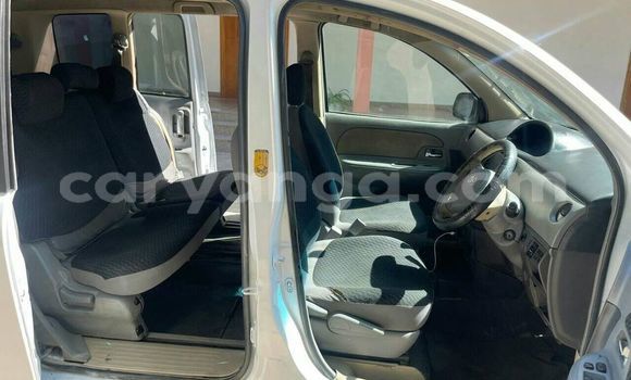 Buy Used Toyota Sienta White Car in Chipoka in Dedza Buy Used Toyota Sienta White Car in Chipoka in Dedza