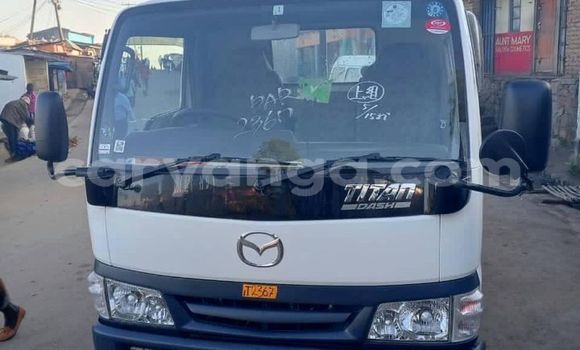 Nunua Ilio tumika Mazda Titan White Gari ndani ya Chilumba nchini Karonga Nunua Ilio tumika Mazda Titan White Gari ndani ya Chilumba nchini Karonga