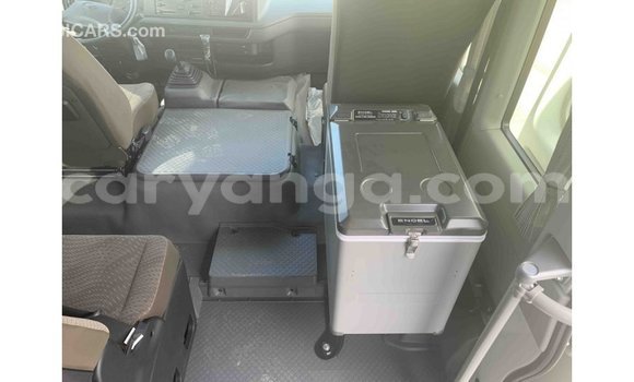 Acheter Import Voiture Toyota Coaster Blanc à Import - Dubai, Malawi Acheter Import Voiture Toyota Coaster Blanc à Import - Dubai, Malawi