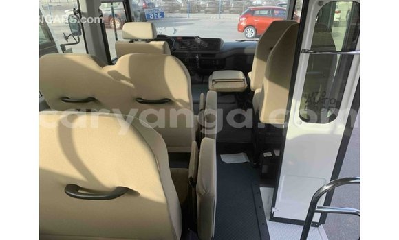 Acheter Import Voiture Toyota Coaster Blanc à Import - Dubai, Malawi Acheter Import Voiture Toyota Coaster Blanc à Import - Dubai, Malawi