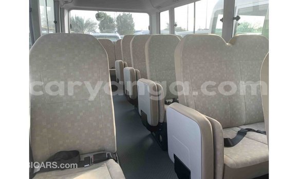 Acheter Import Voiture Toyota Coaster Blanc à Import - Dubai, Malawi Acheter Import Voiture Toyota Coaster Blanc à Import - Dubai, Malawi