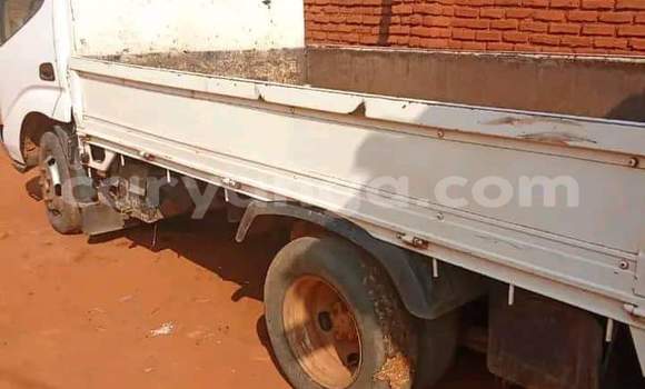 Nunua Ilio tumika Toyota Dyna White Lori ndani ya Chiradzulu nchini Chiradzulu Nunua Ilio tumika Toyota Dyna White Lori ndani ya Chiradzulu nchini Chiradzulu