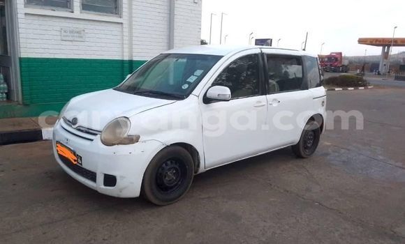 Nunua Ilio tumika Toyota Sienta White Gari ndani ya Dedza nchini Dedza Nunua Ilio tumika Toyota Sienta White Gari ndani ya Dedza nchini Dedza