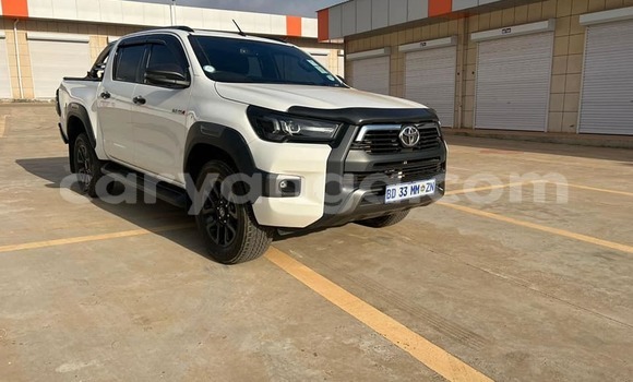 Buy Used Toyota Hilux White Car in Chilumba in Karonga Buy Used Toyota Hilux White Car in Chilumba in Karonga