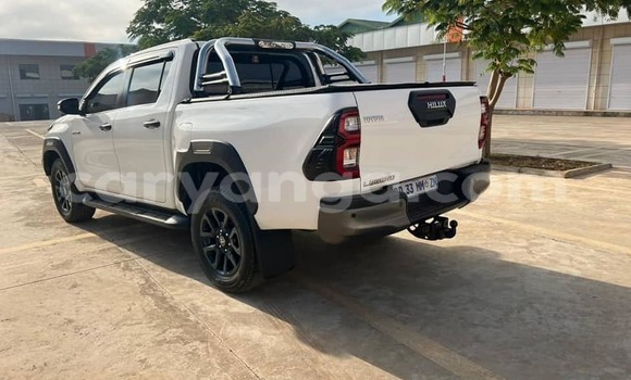 Buy Used Toyota Hilux White Car in Chilumba in Karonga Buy Used Toyota Hilux White Car in Chilumba in Karonga