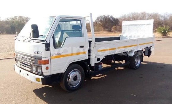 Buy Used Toyota Dyna White Truck in Chipoka in Dedza Buy Used Toyota Dyna White Truck in Chipoka in Dedza
