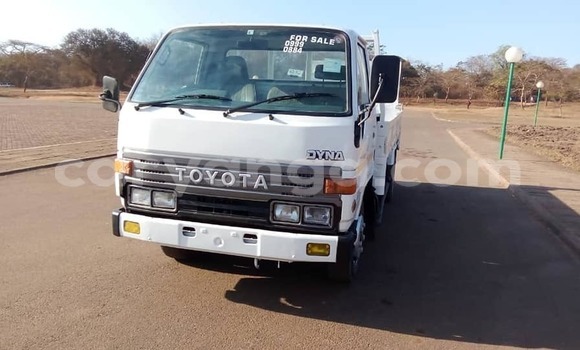 Buy Used Toyota Dyna White Truck in Chipoka in Dedza Buy Used Toyota Dyna White Truck in Chipoka in Dedza