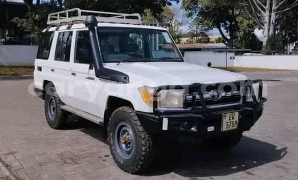 Buy Used Toyota Land Cruiser White Car in Chiradzulu in Chiradzulu Buy Used Toyota Land Cruiser White Car in Chiradzulu in Chiradzulu