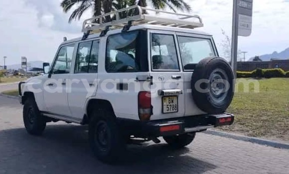 Buy Used Toyota Land Cruiser White Car in Chiradzulu in Chiradzulu Buy Used Toyota Land Cruiser White Car in Chiradzulu in Chiradzulu