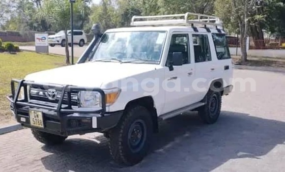 Buy Used Toyota Land Cruiser White Car in Chiradzulu in Chiradzulu Buy Used Toyota Land Cruiser White Car in Chiradzulu in Chiradzulu
