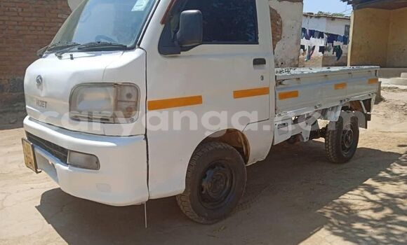 Buy Used Toyota HiAce White Truck in Chilumba in Karonga Buy Used Toyota HiAce White Truck in Chilumba in Karonga