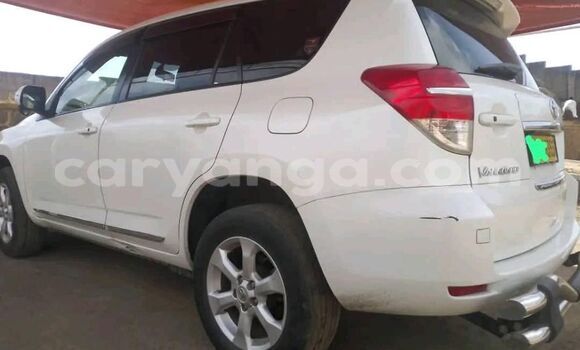 Buy Used Toyota Vanguard White Car in Lilongwe in Malawi Buy Used Toyota Vanguard White Car in Lilongwe in Malawi