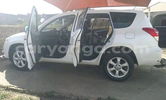 Buy Used Toyota Vanguard White Car in Lilongwe in Malawi Buy Used Toyota Vanguard White Car in Lilongwe in Malawi