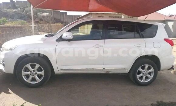 Buy Used Toyota Vanguard White Car in Lilongwe in Malawi Buy Used Toyota Vanguard White Car in Lilongwe in Malawi