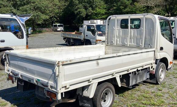 Nunua Ilio tumika Toyota Dyna White Gari ndani ya Chilumba nchini Karonga Nunua Ilio tumika Toyota Dyna White Gari ndani ya Chilumba nchini Karonga