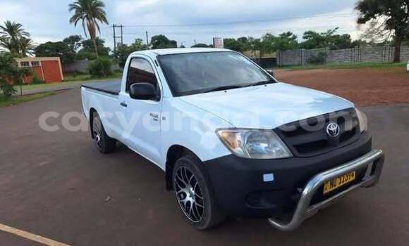 Buy Used Toyota Hilux White Car in Chitipa in Chitipa Buy Used Toyota Hilux White Car in Chitipa in Chitipa