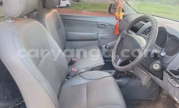 Buy Used Toyota Hilux White Car in Chitipa in Chitipa Buy Used Toyota Hilux White Car in Chitipa in Chitipa