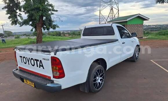 Buy Used Toyota Hilux White Car in Chitipa in Chitipa Buy Used Toyota Hilux White Car in Chitipa in Chitipa