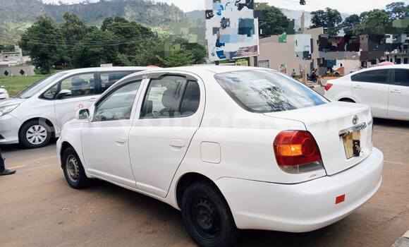 Buy Used Toyota Platz White Car in Chilumba in Karonga Buy Used Toyota Platz White Car in Chilumba in Karonga